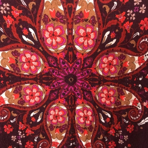 Rose + Olive 2X v-neck blouse - Picture 5 of 7